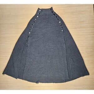 G.I.L.I Womens Sweater Cape Size M Gray Gun Metal Snap Button‎ Y2K